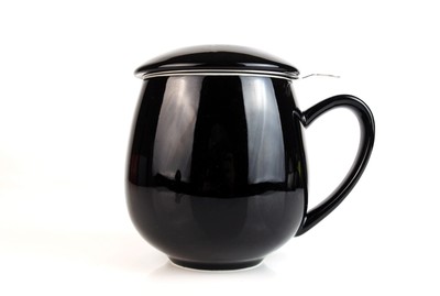 SCHWARZER TEETASSE UND AUFGUSS - LOSER FRUCHTTEE GRÜNER TEE EARL GRAU SIEB GEWÜRZE