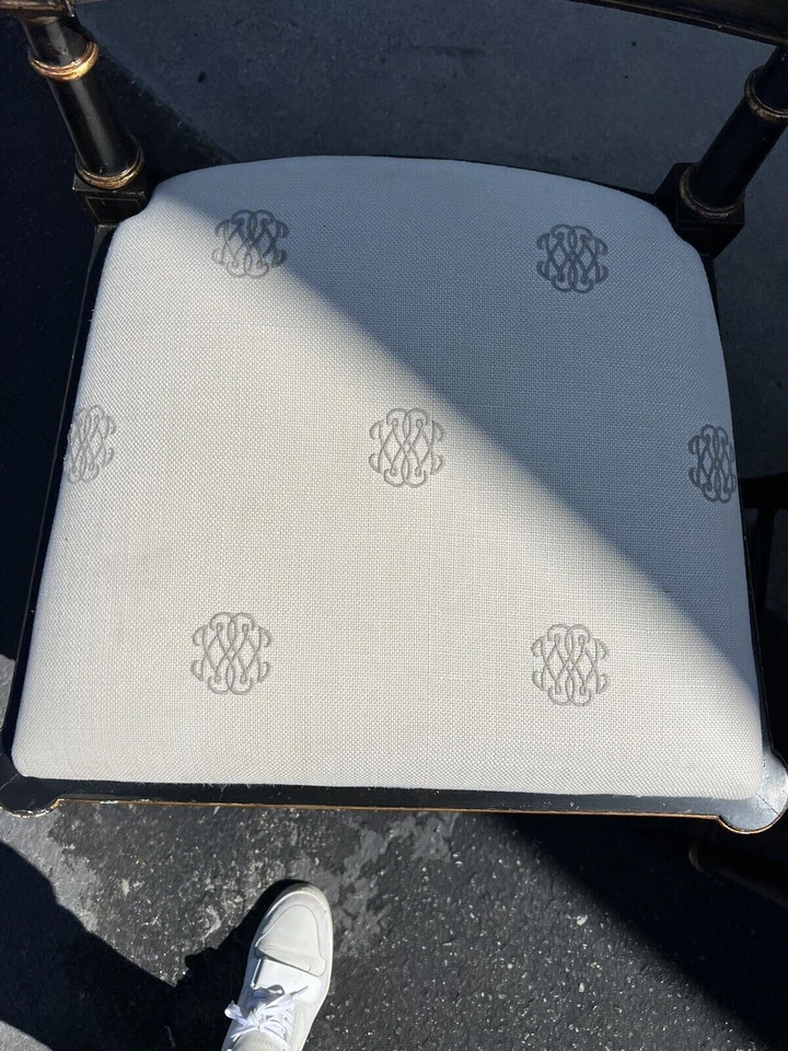 Juego de 2 sillas de caña vintage Alfonso Marina ornamentadas con cojín blanco de ratán negras Foto 2 de 4