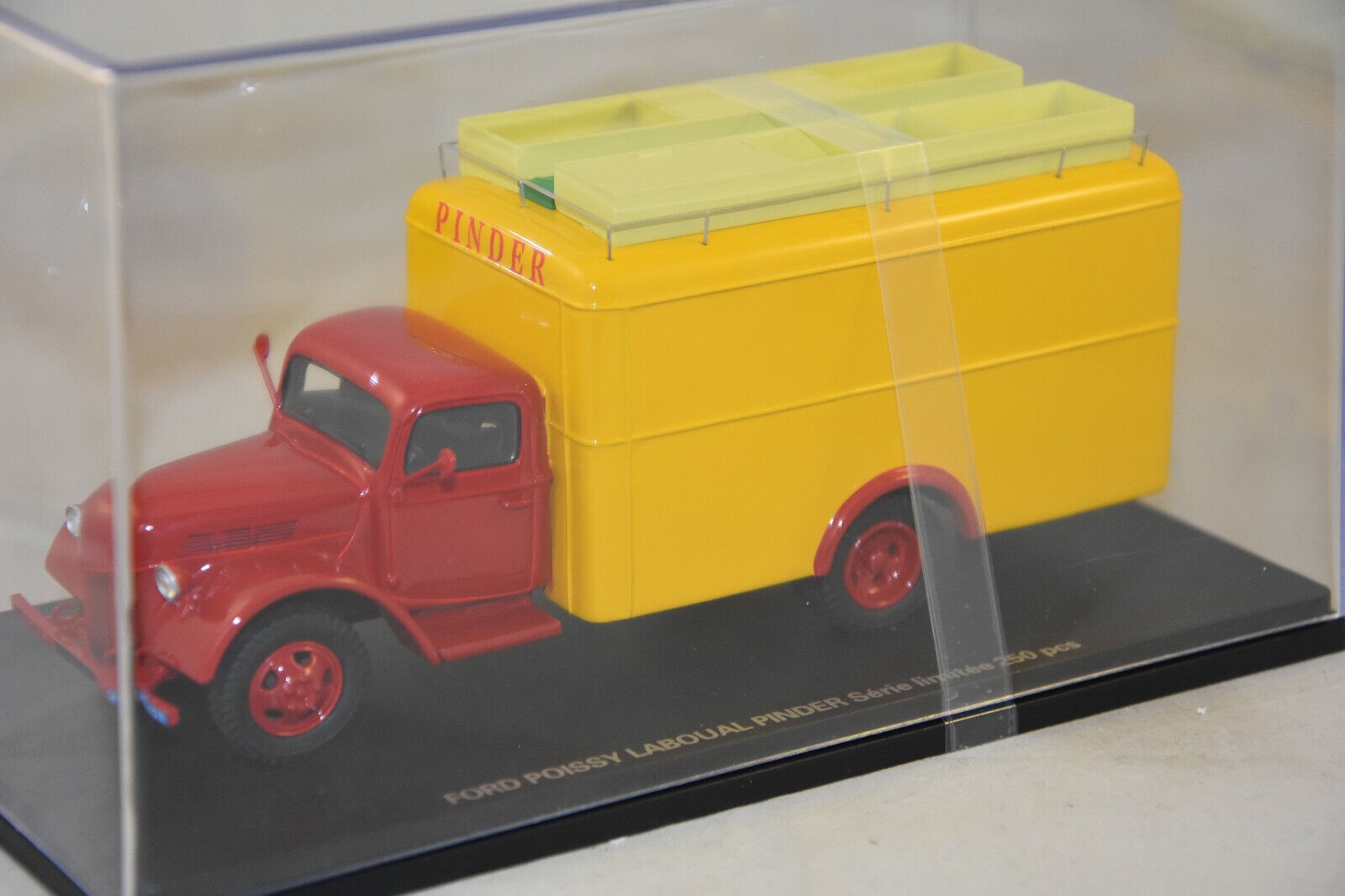 Camion PERFEX FORD Poissy C 598 1947 PINDER miniature 1/43 de collection en résine