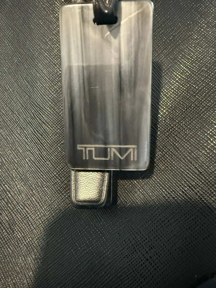 Bolsa feminina TUMI Lucca City preta de náilon polido e couro para laptop/bolsa de trabalho - Imagem 3 de 4