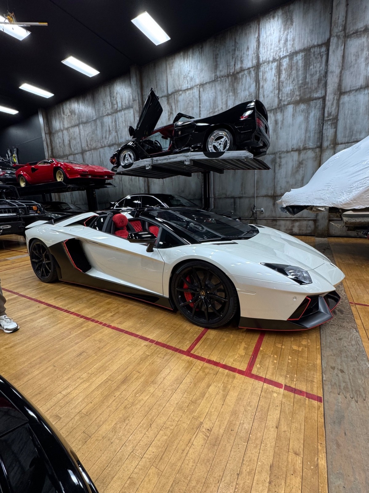 Lamborghini Aventador CARBON FIBER Rear Diffuser/Luggage Compartment Covers *NEW