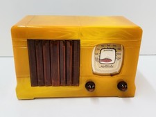 VTG MOTOROLA 52 VERTICAL GRILL CATALIN DECO TUBE RADIO IN YELLOW & TORTOISE