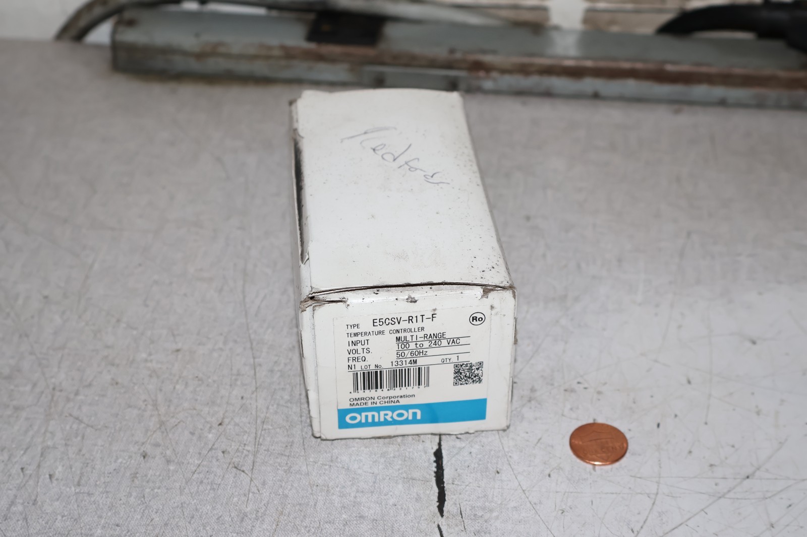 Omron E5CSV-R1T-F Temperature Controller