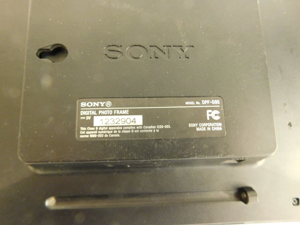 SONY DIGITAL PHOTO FRAME MODEL NO DPF-D95 (GSW84) - Image 4 of 4