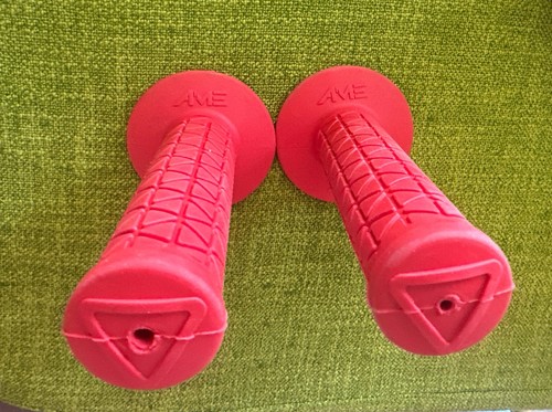 NOS Vintage A’ME USA Old School BMX Red TRI Grips (no package minimal shop wear) - Picture 2 of 4