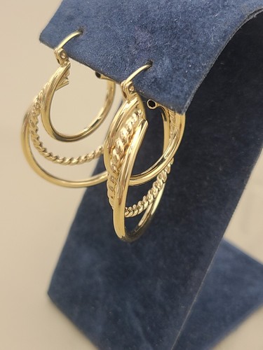 k875 Lovely Women's Triple Layered Hoop Earrings in 14kt Yellow Gold - Picture 3 of 6