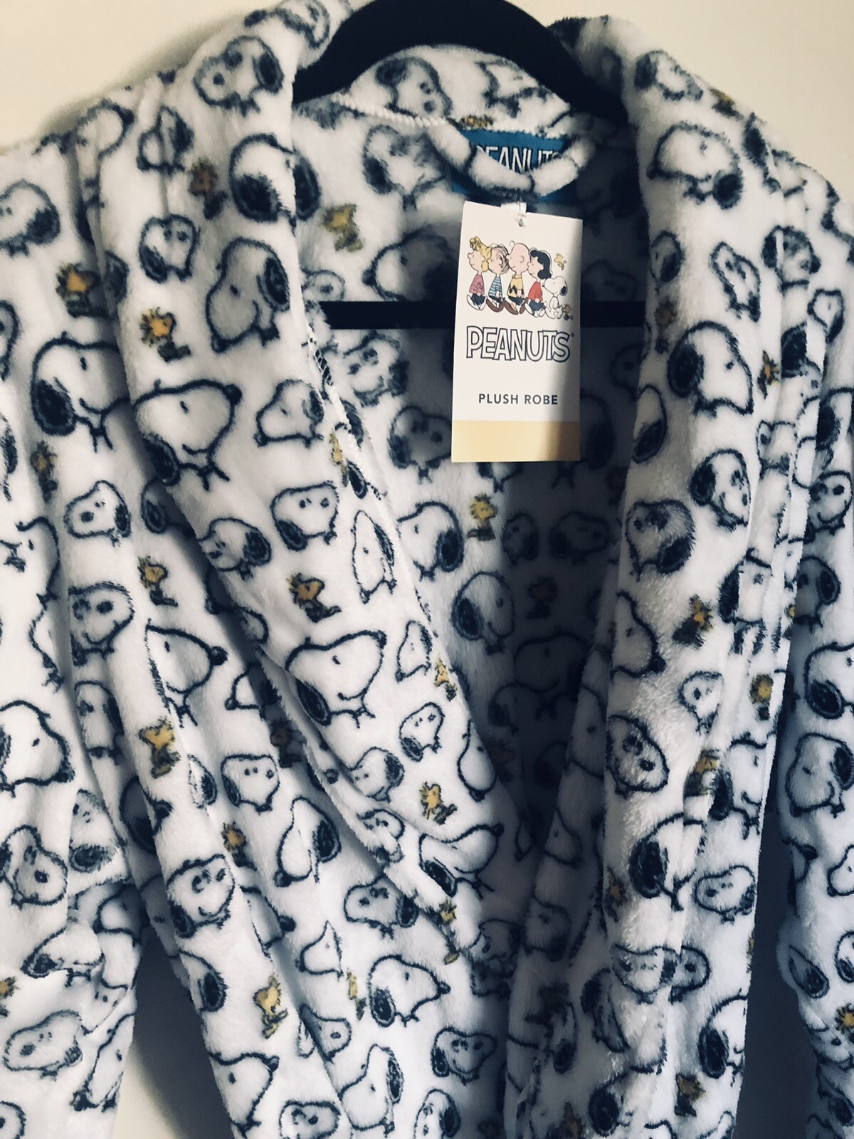 PeanutsThe Many Face’s Of SNOOPYWhite Plush BathrobeWomen XLarge