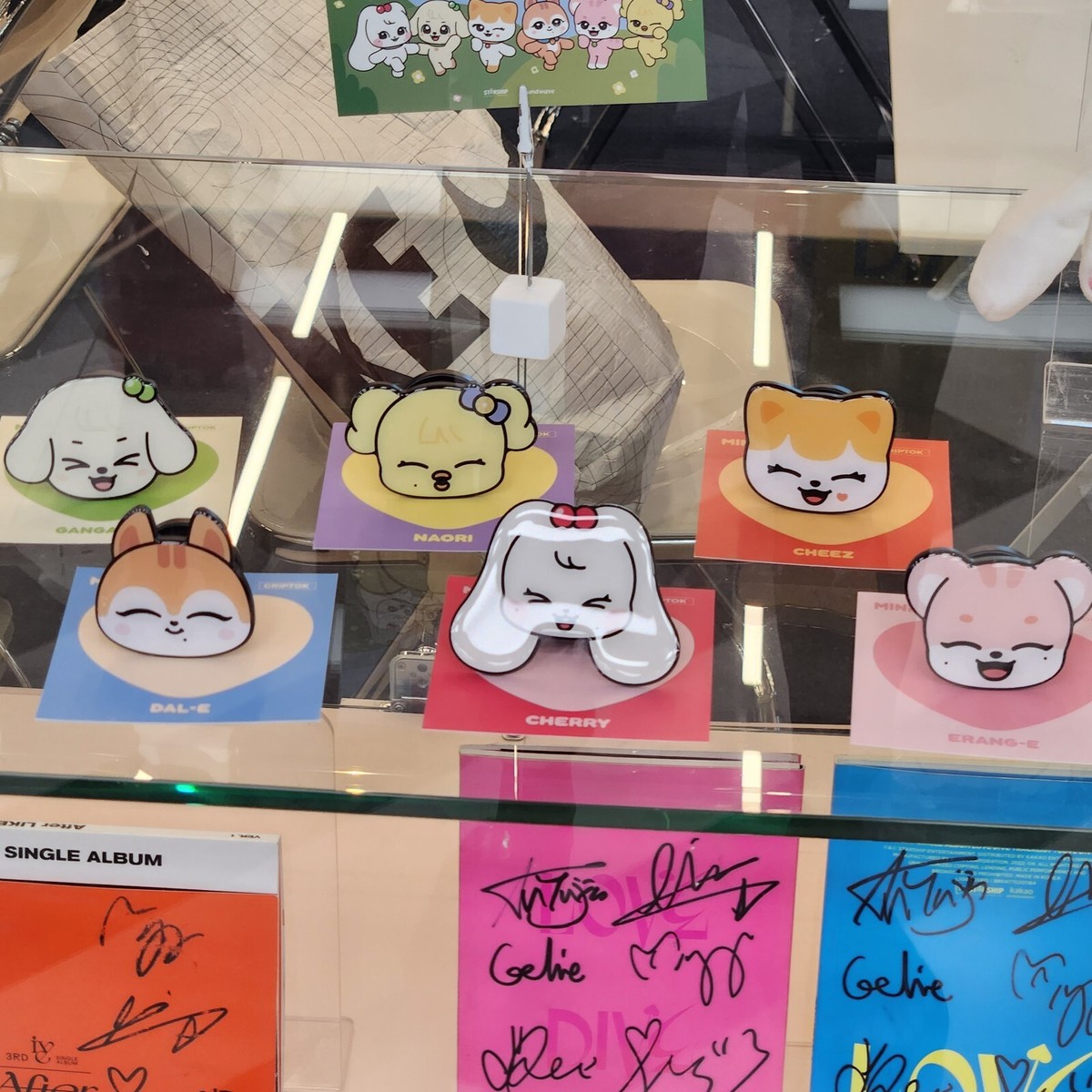 IVE x MINIVE GRIPTOK POP-UP STORE 'MINIVE PARK' official MD