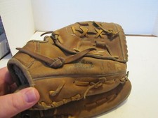 VTG WILSON A2140 9 1/2" RHT BASEBALL GLOVE/MITT BOBBY BONDS USED