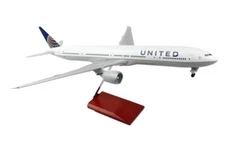 Skymarks SKR9403 United Airlines Boeing 777-300 Desk Top 1/100 Model AV Airplane
