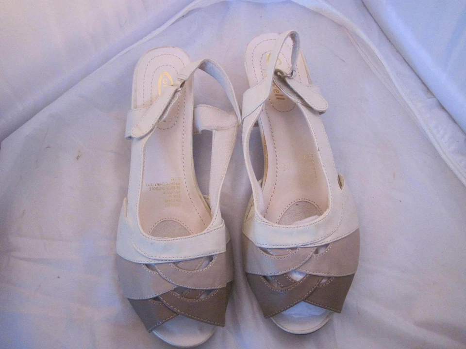 Cute & comfy Women's sandals Comfortwell by Beacon brown & beige 7.5 M/8.5 - Image 2 of 4