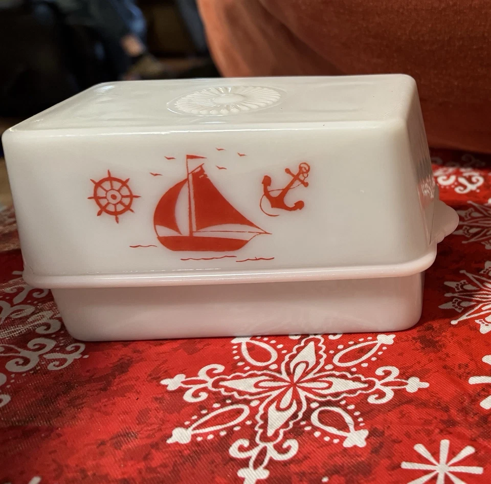 Plato de mantequilla McKee Red Ship Sail con tapa vidrio de depresión Foto 2 de 3