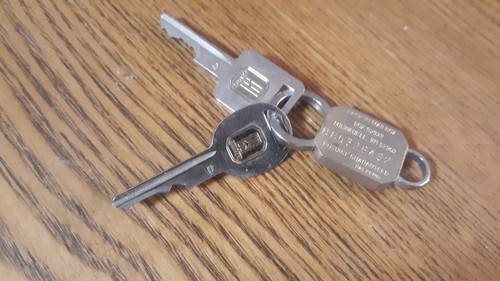 NOS GM VINTAGE OLDSMOBILE KEY BLANKS ( C & D) WITH DROP IN MAILBOX KEY TAG