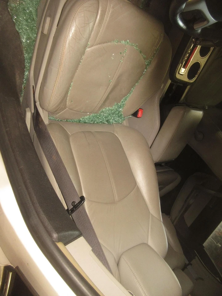 Used Glove Box fits: 2008 Gmc Acadia  Grade A - Imagem 3 de 4