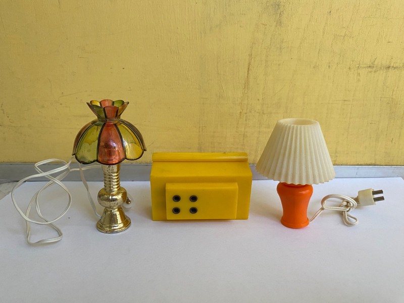2 small vintage miniature working lamps from 1970’s and battery plug in