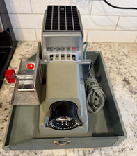 Argus 500 Model V 35mm Desktop Portable Slide Projector w/ Case Gray/Green