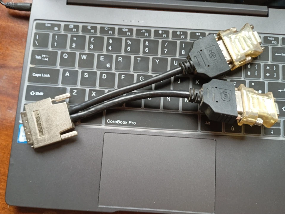 ATI FireMV cavo cable dual DVI VHDCI per scheda video Readon e connettore VGA - Immagine 2 di 4