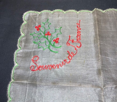 VINTAGE ‘SOUVENIR DE FRANCE’ HANDKERCHIEF - CHRISTMAS HOLLY - Picture 3 of 6