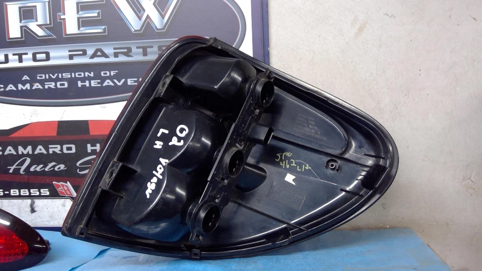 Piloto trasero izquierdo PLYMOUTH VOYAGER 01 02 03 LH Foto 2 de 3