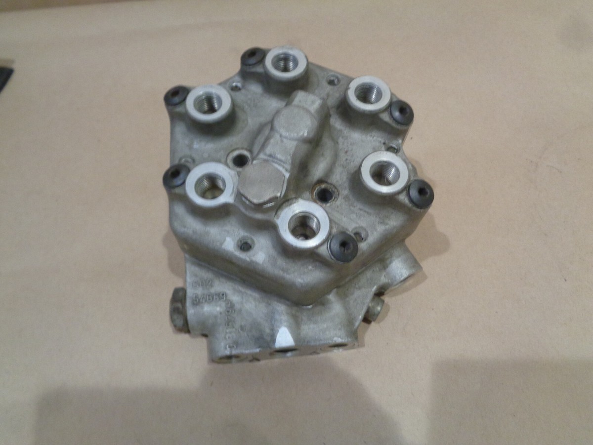 Lamborghini Countach Fuel Distributor P/N 002021170 - Bosch