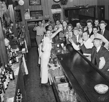 Fans Toasting The World Champion Brooklyn Dodgers 1941 Old Baseball Photo