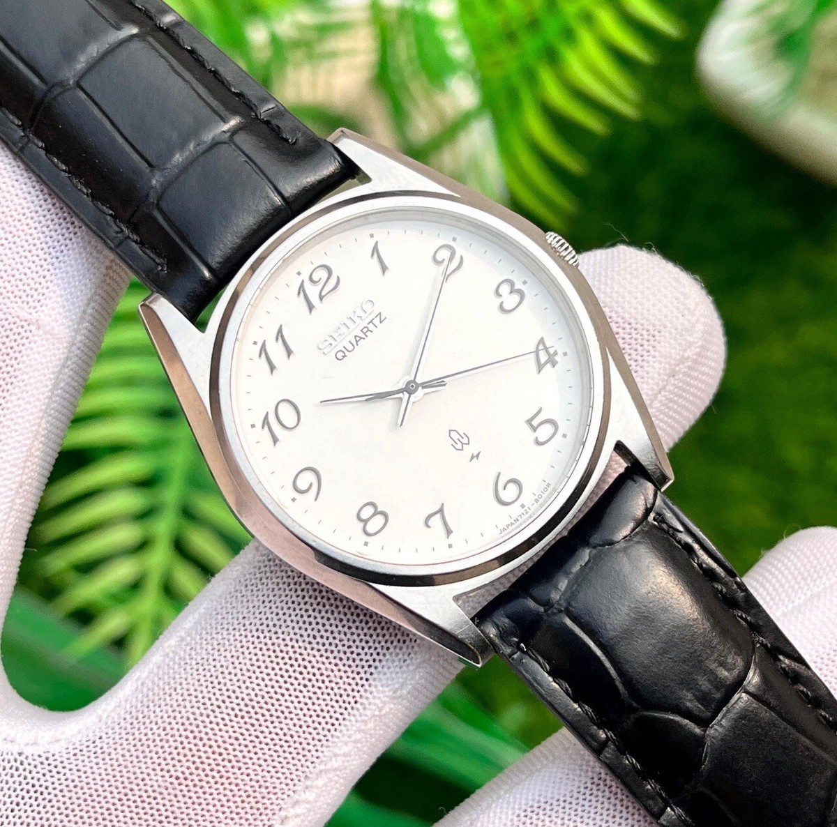 Vintage Seiko JDM Arabic Numerals Dial Japan Made Men's Quartz