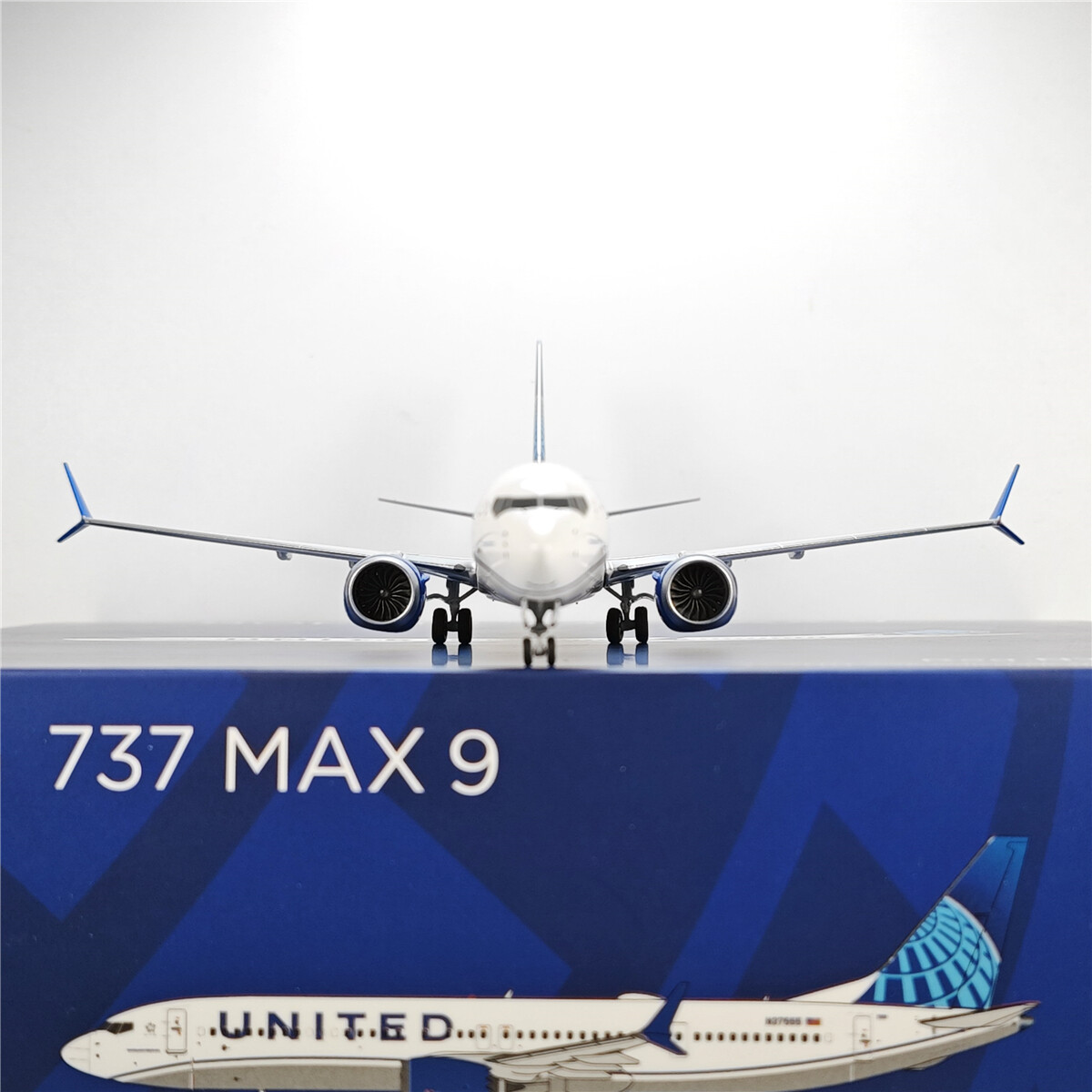 1:200 NG Models United Airlines Boeing 737 MAX 9 N37555 Diecast