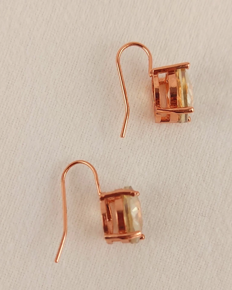 Pendientes de gancho Jessica Simpson acabado tono oro rosa circonita cúbica Foto 3 de 4