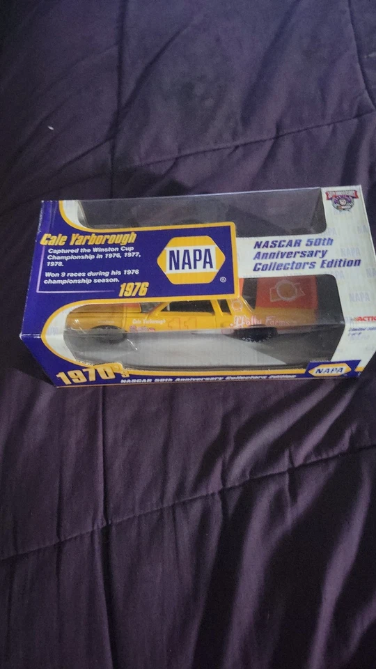 NAPA Cale Yarborough #11 Holly Farms 1976 50 aniversario Edición Coleccionista 1:24 Foto 2 de 2