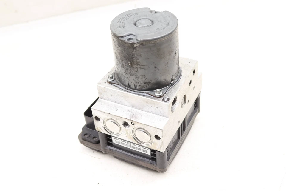 Mercedes-Benz E63 AMG 2012-2013 5,5 L - BOMBA ABS / unidad de módulo 2184312612 Foto 3 de 4