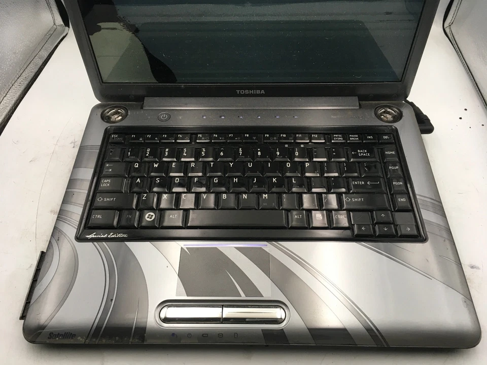 TOSHIBA SATELLITE A305 S5898 - BOOTS TO BIOS/BAD LCD - INTEL T5800 - NO RAM - BB - Image 3 of 4