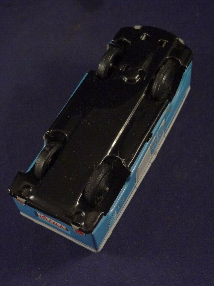 AU JOUET PARISIEN: Märklin 5524/5Z Volkswagen Type 2 Combi Kastenwagen