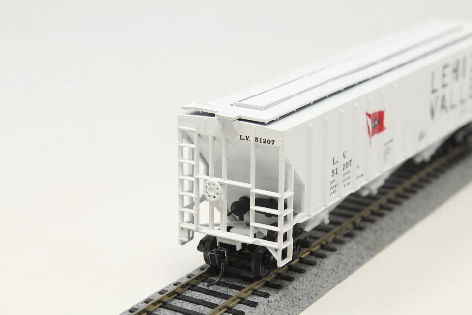 HO Athearn / Bev-Bel 650-2 54' PS Ribside Hopper Lehigh Valley LV 51207 White - Image 3 of 4
