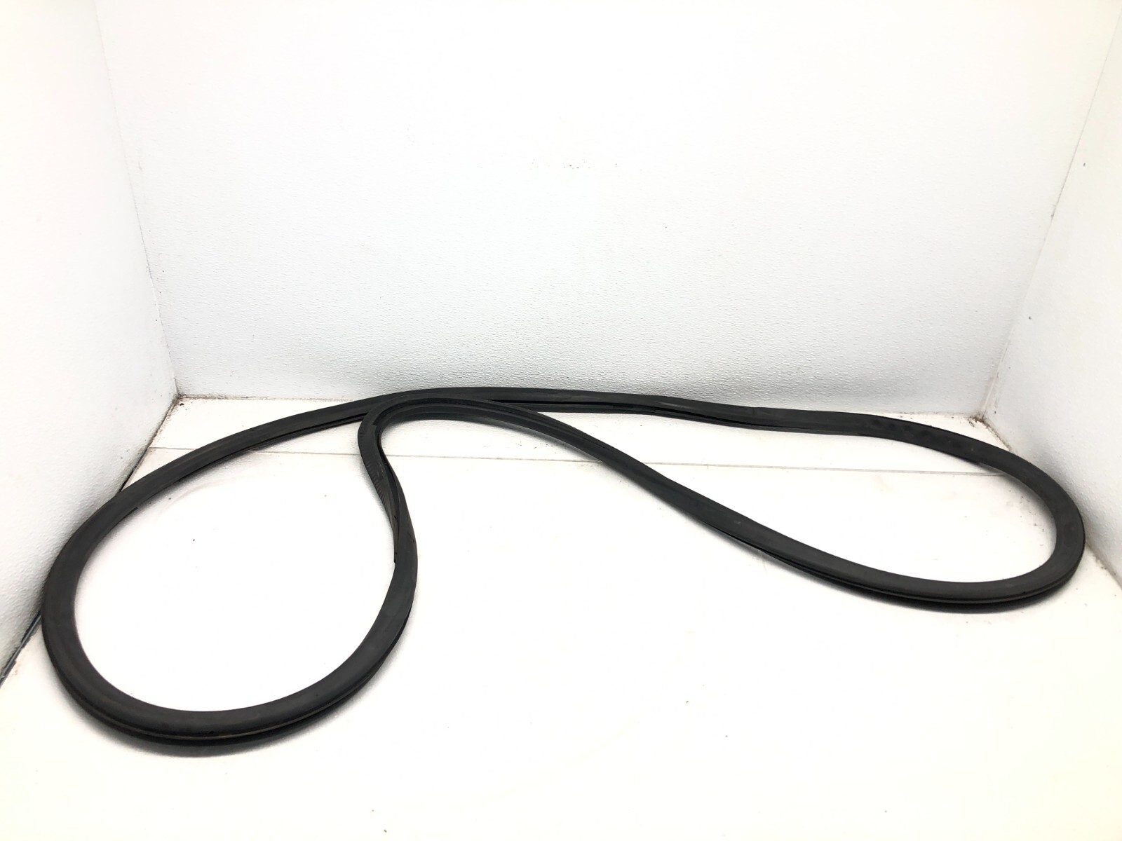 2014-2018 BENTLEY FLYING SPUR LEFT DRIVER FRONT DOOR BODY WEATHERSTRIP SEAL OEM