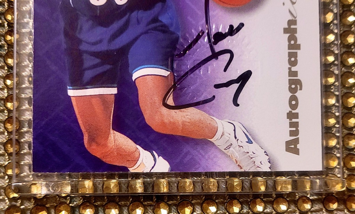 1996-97 Skybox Premium Dell Curry AUTOGRAPHICS Black Ink AUTO 