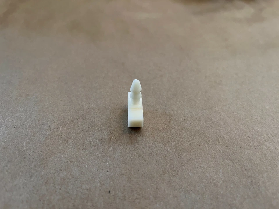 Clip de reparación de molduras para guardabarros delantero BMW E30 325i 325is 325ix 325ic 325e Foto 4 de 4