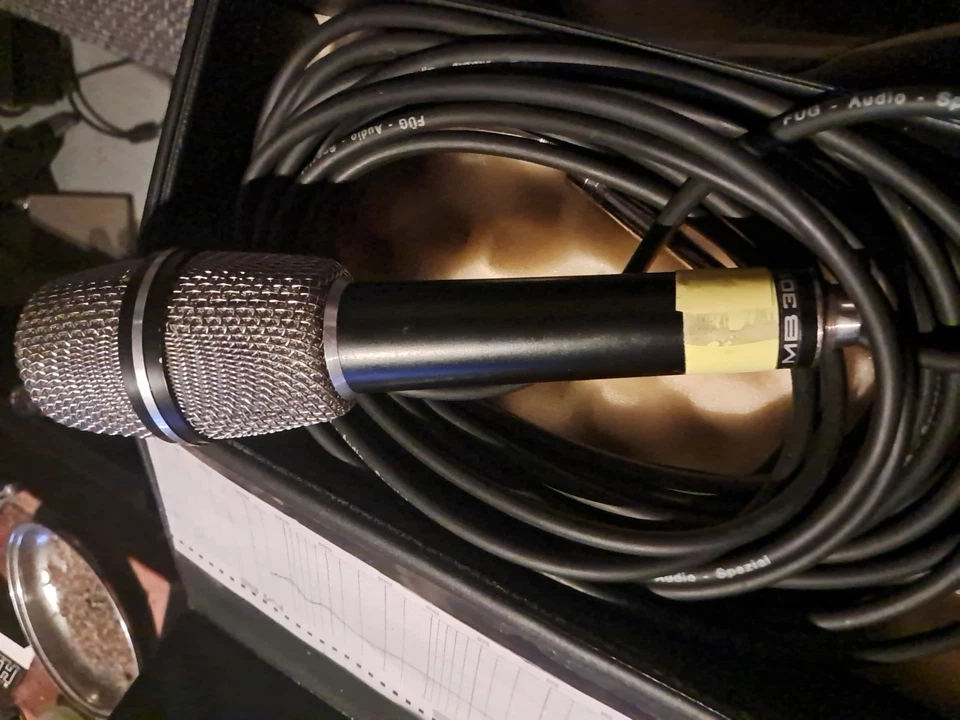 MBHO MB301 Bändchenmikrofon Mikrofon mit Kabel Schwarz Gebraucht Guter Zustand - Bild 2 von 4