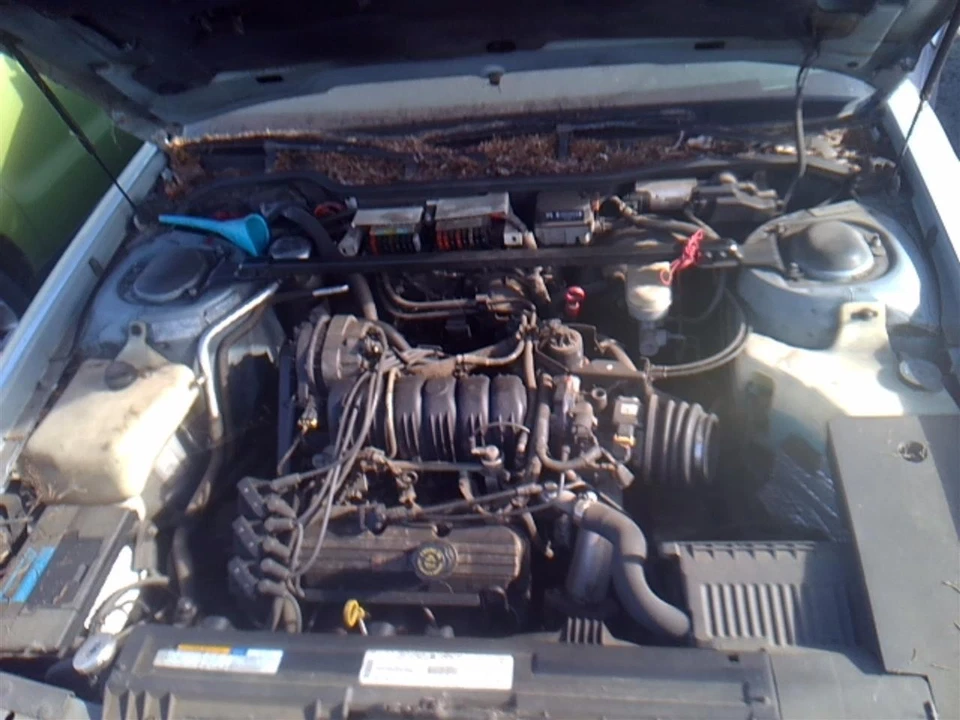 Used Front Right Door Vent Glass Front fits: 1997 Buick Lesabre Front Right Grad - Image 2 of 4