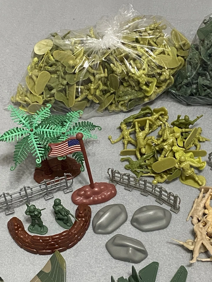 Lote De Colección Plástico Ejército Hombres Juguete Soldados Colores Mezclados Accesorios Mezclados Foto 3 de 4