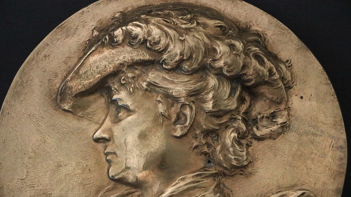 1883/Max Bourgeois (1839-1901)/France/bronze medaillon of a lady