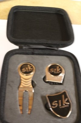 SIK by LA Golf Golf Geschenketui schwarz Reißverschluss Mistgabel, Ballmarker Kappe Clip Pinsel