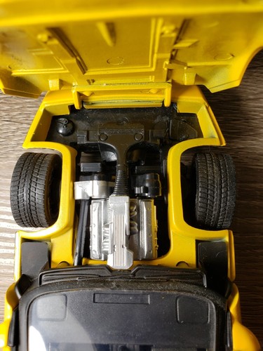 NEW MotorMax 1:24 1986 Yellow Corvette 7". 2007 Ford Crown Victoria Police 9" - Picture 7 of 12