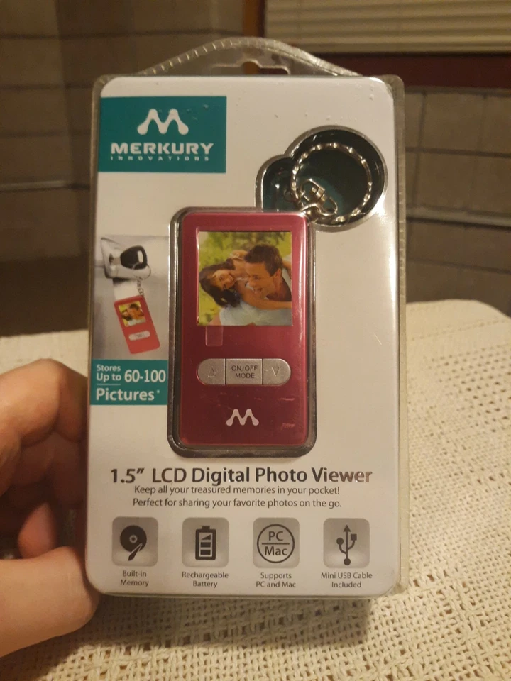 Digital Photo Viewer by Merkury Innovations Portable LCD with Key Chain - Image 2 of 3