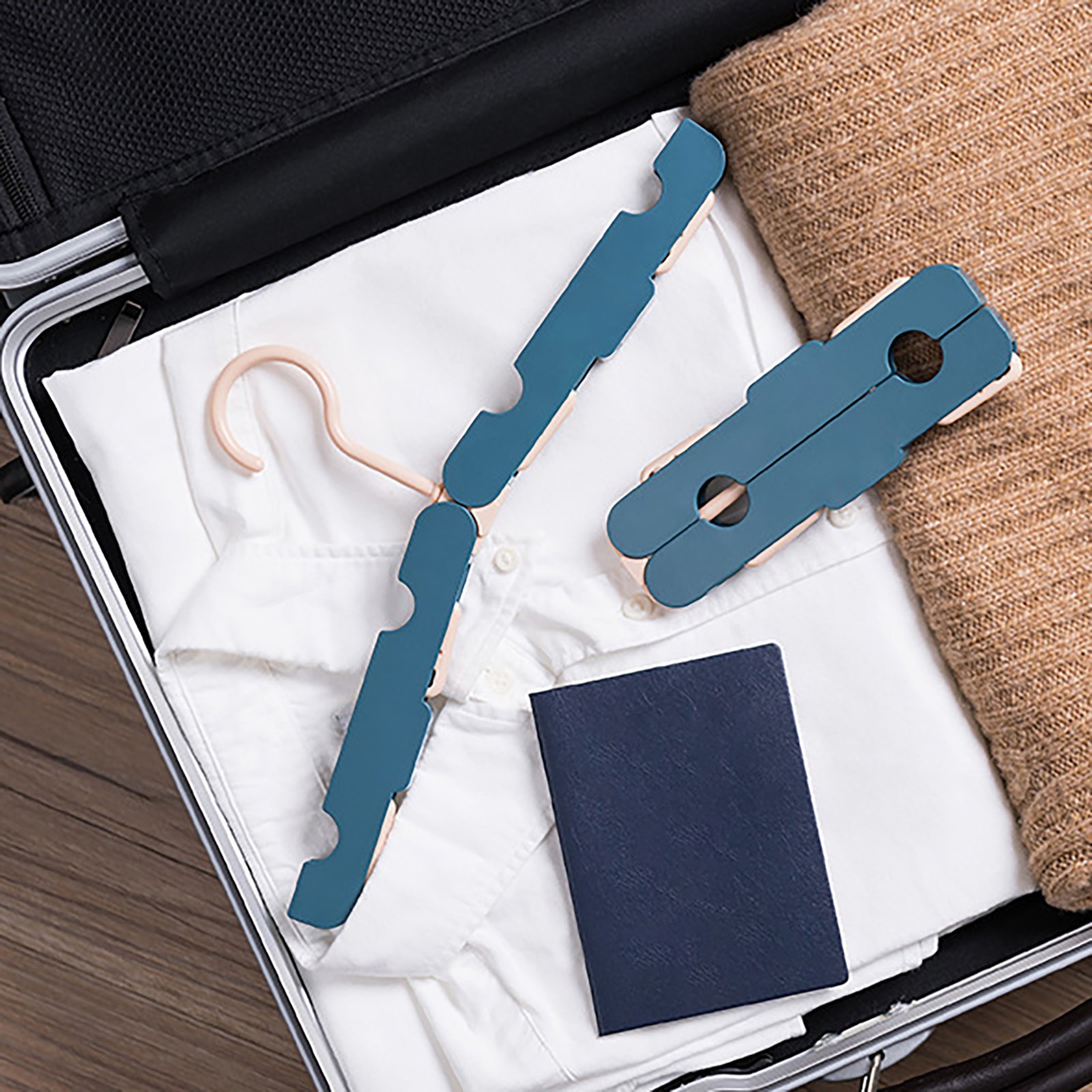 Clothes Hanger Rack Anti Slip Multifunctional Foldable Travel Hanger With Clips
