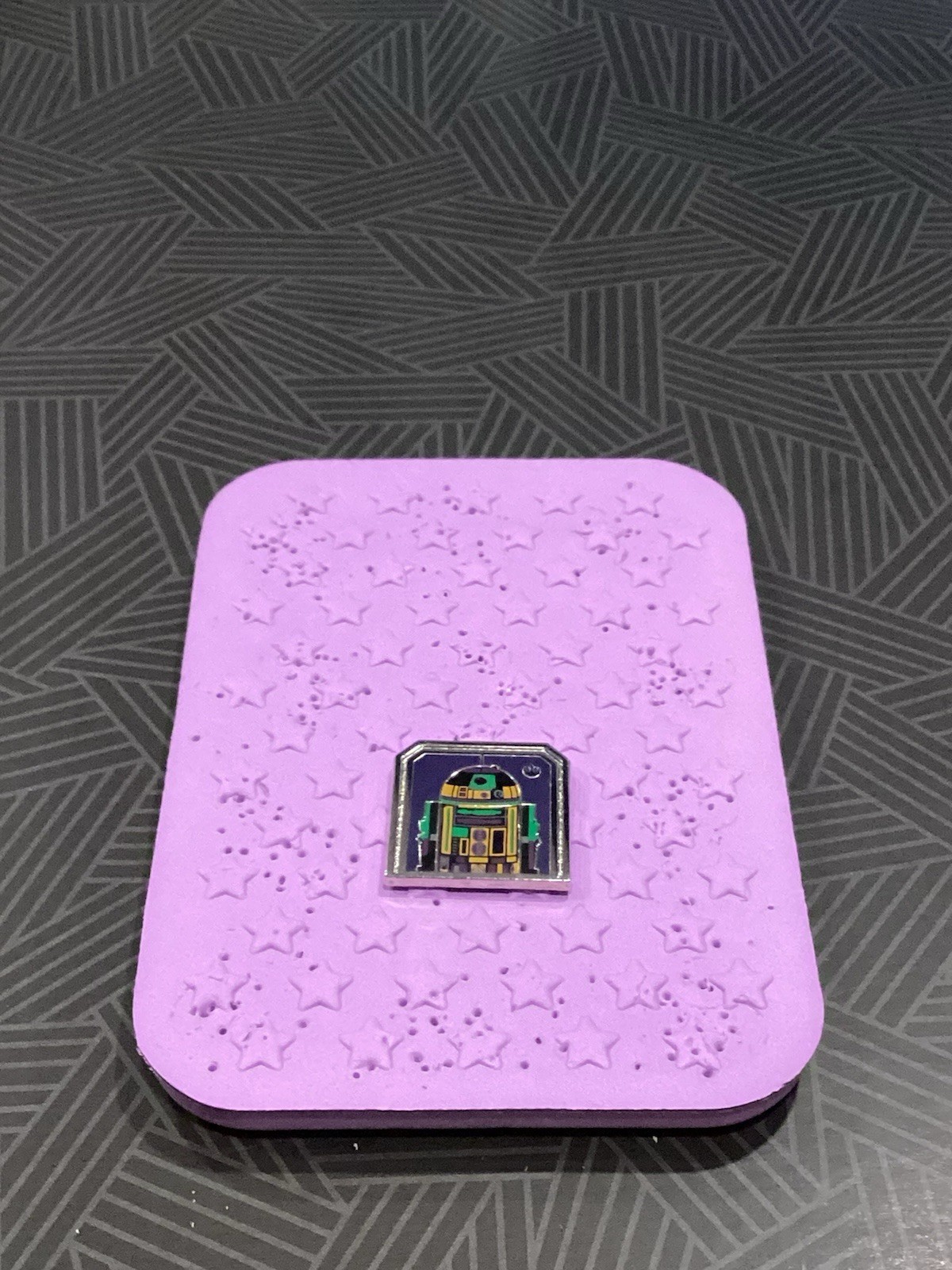 New Disney Parks 2024 Hidden Mickey Star Wars R2-B00 Droid Chaser Pin