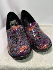 Sale! NEW Women’s EASY STREET Clogs Size 9 M SLIP RESISTANT Padded Comfort