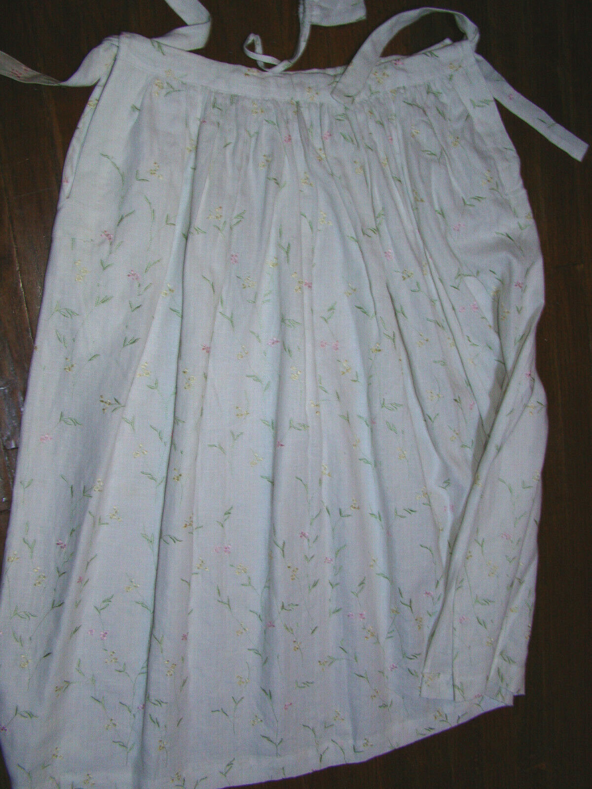 Williamsburg 100 White Linen Pastel Floral Embroider… Gem