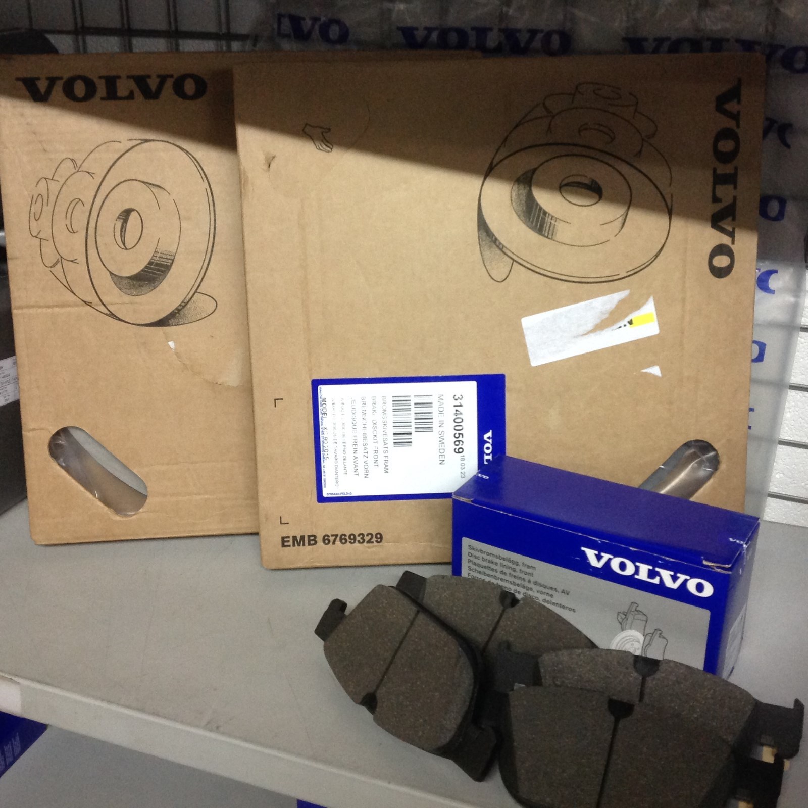 Genuine Volvo XC90 New Shape Front Brake Discs And Pads eBay