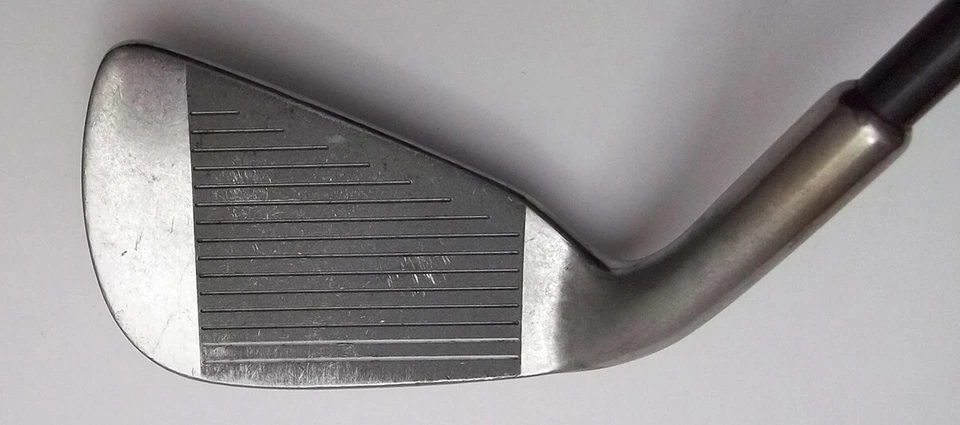 6-Iron MacGregor XTRA Flow Balanced Oversize Graphite Medium Firm Wrap Grip - Image 3 of 4