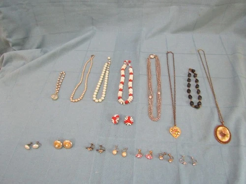 Vtg antique costume jewelry lot. Necklaces, bracelet and Clip On Earrings ^